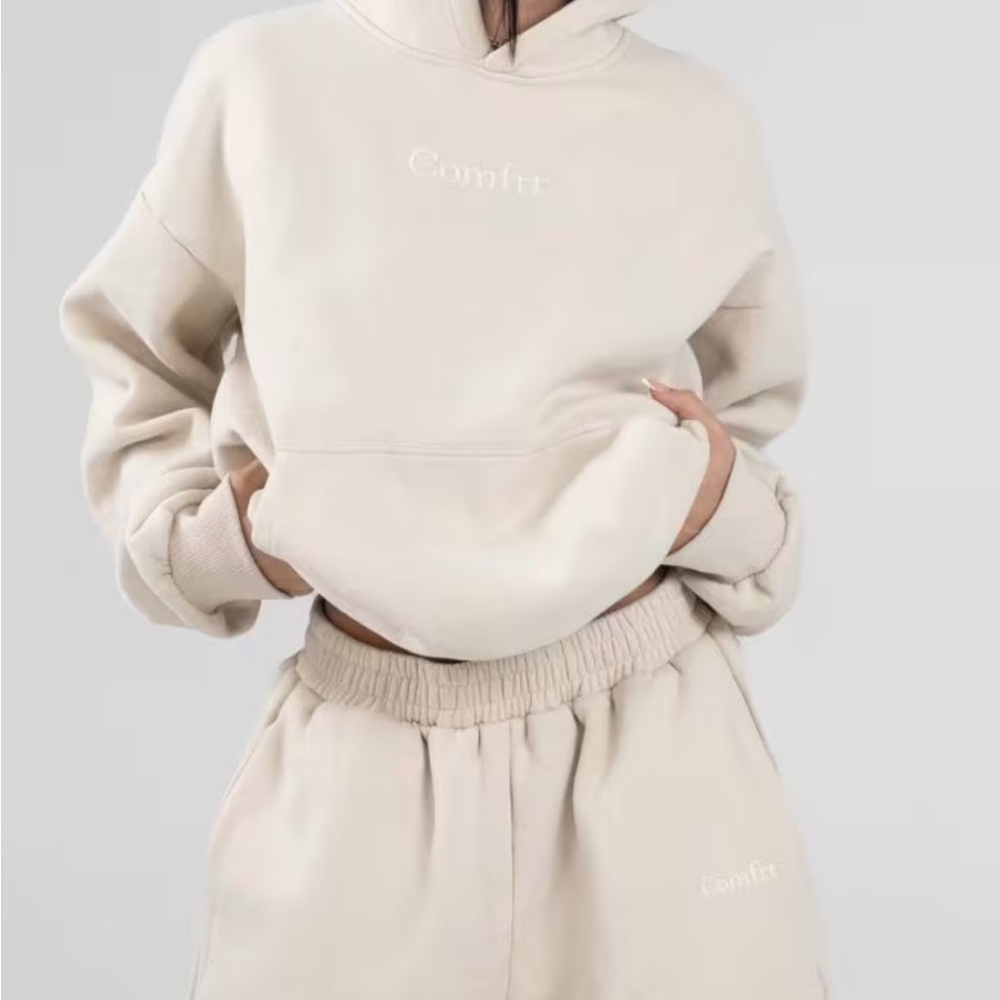 Comfrt signature fit hoodie in shade bone size medium